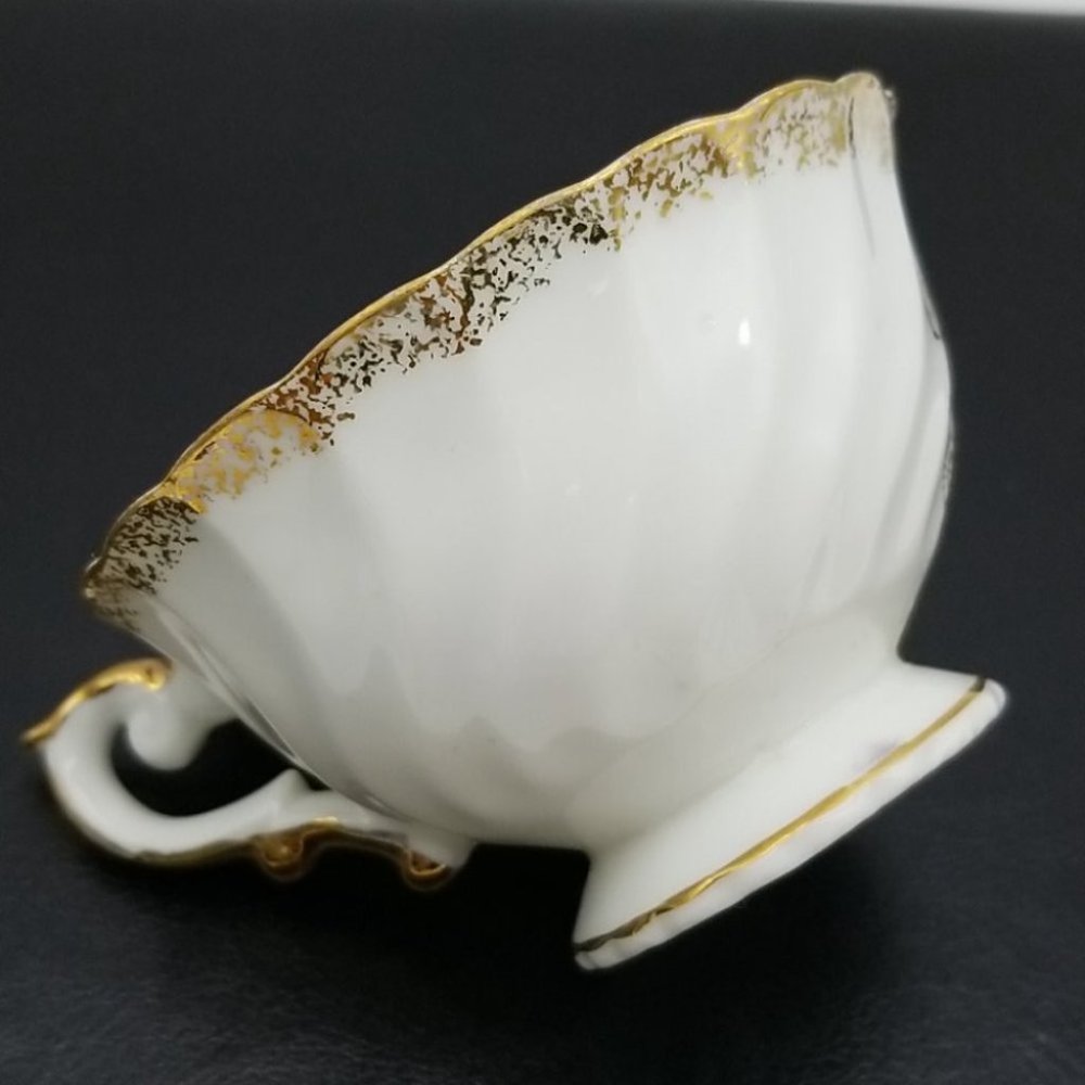 Tea cup and saucer - Picture 7 of 8